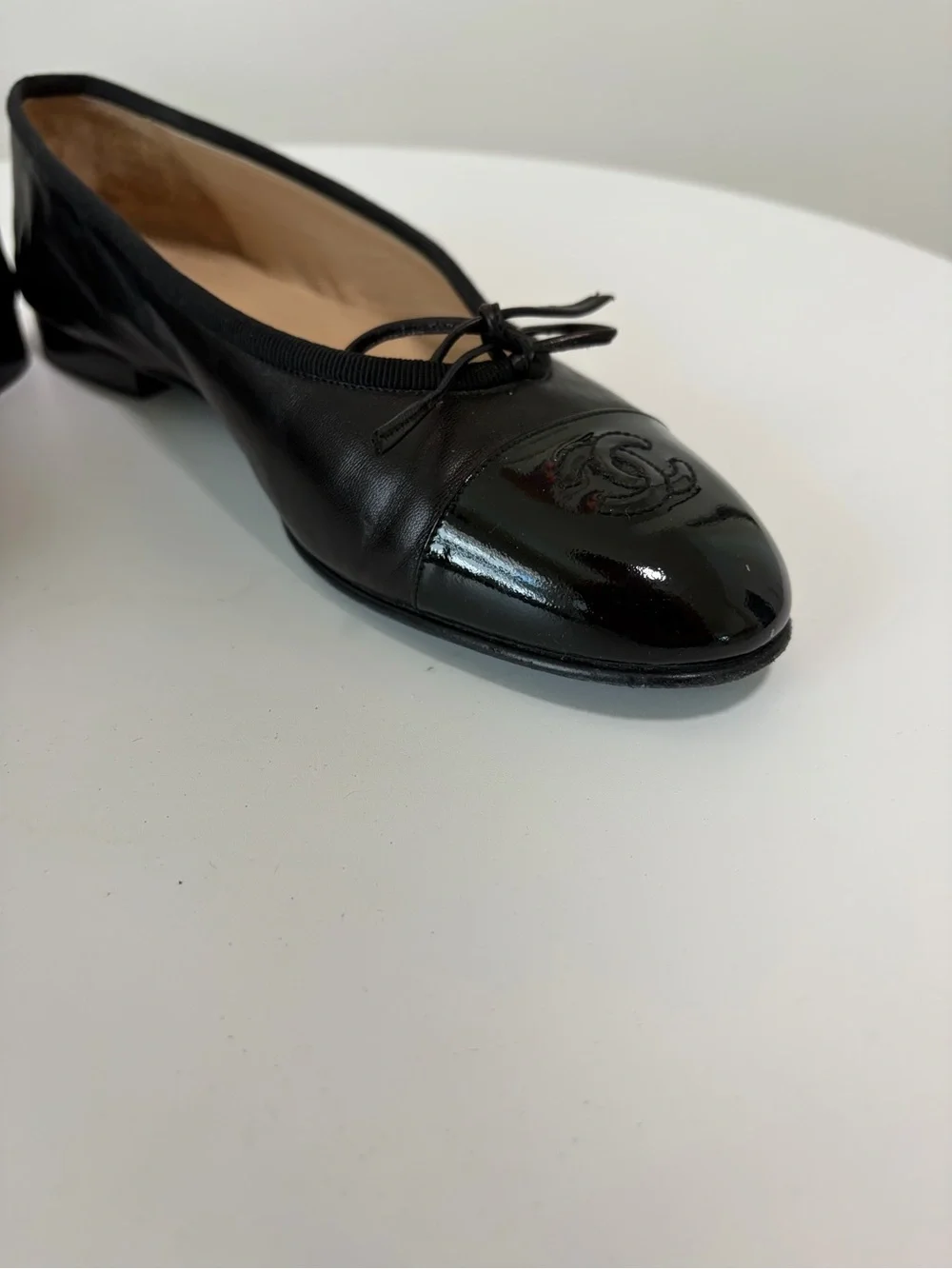 CHANEL Black Lambskin & Patent Calfskin Ballet Flats size 39